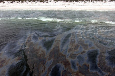 เวียดนามและฟิลิปปินส์ผลักดันความร่วมมือในการรับมืออุบัติเหตุน้ำมันดิบรั่วไหลในทะเล